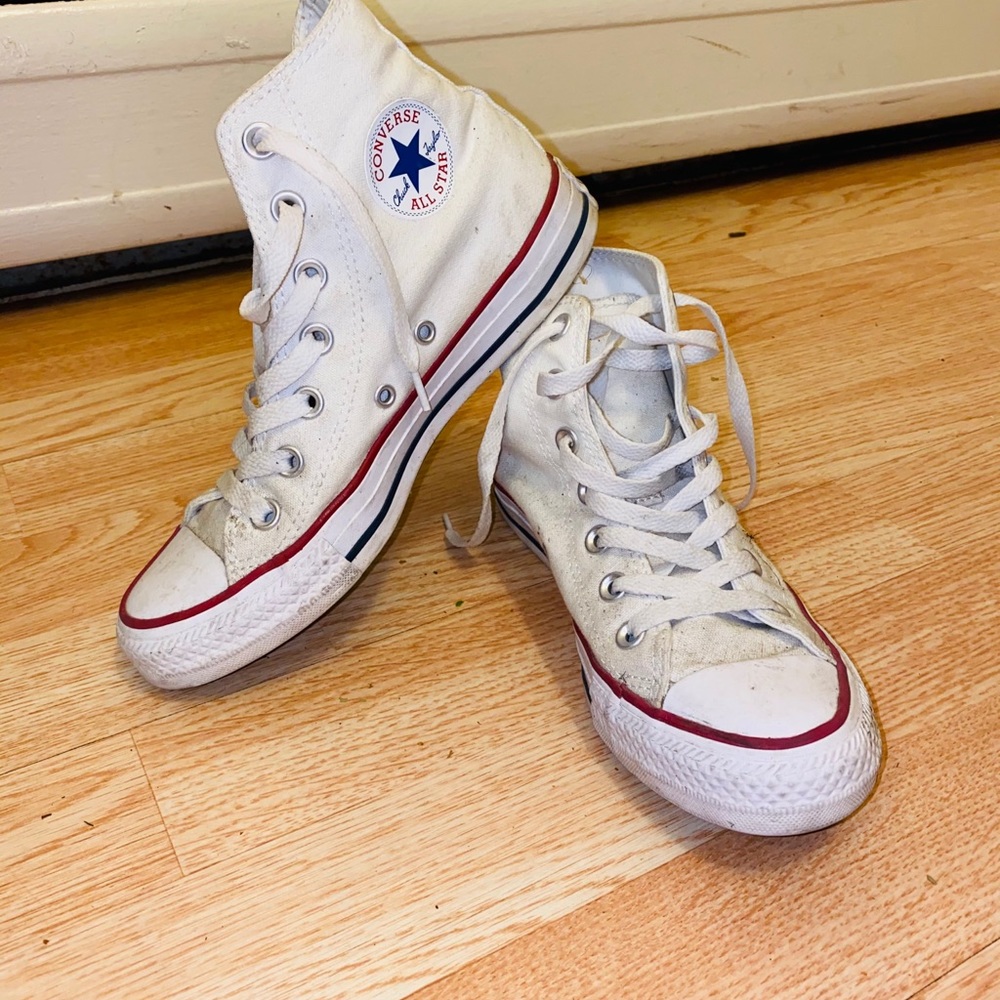 Converse shoes  women’s #6 like new $40